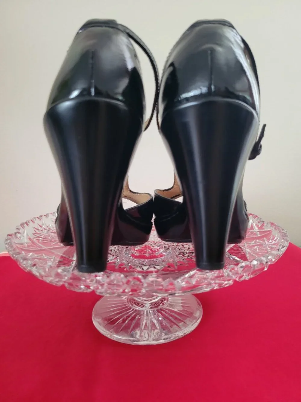 Sofft black patent leather T-strap shoes
